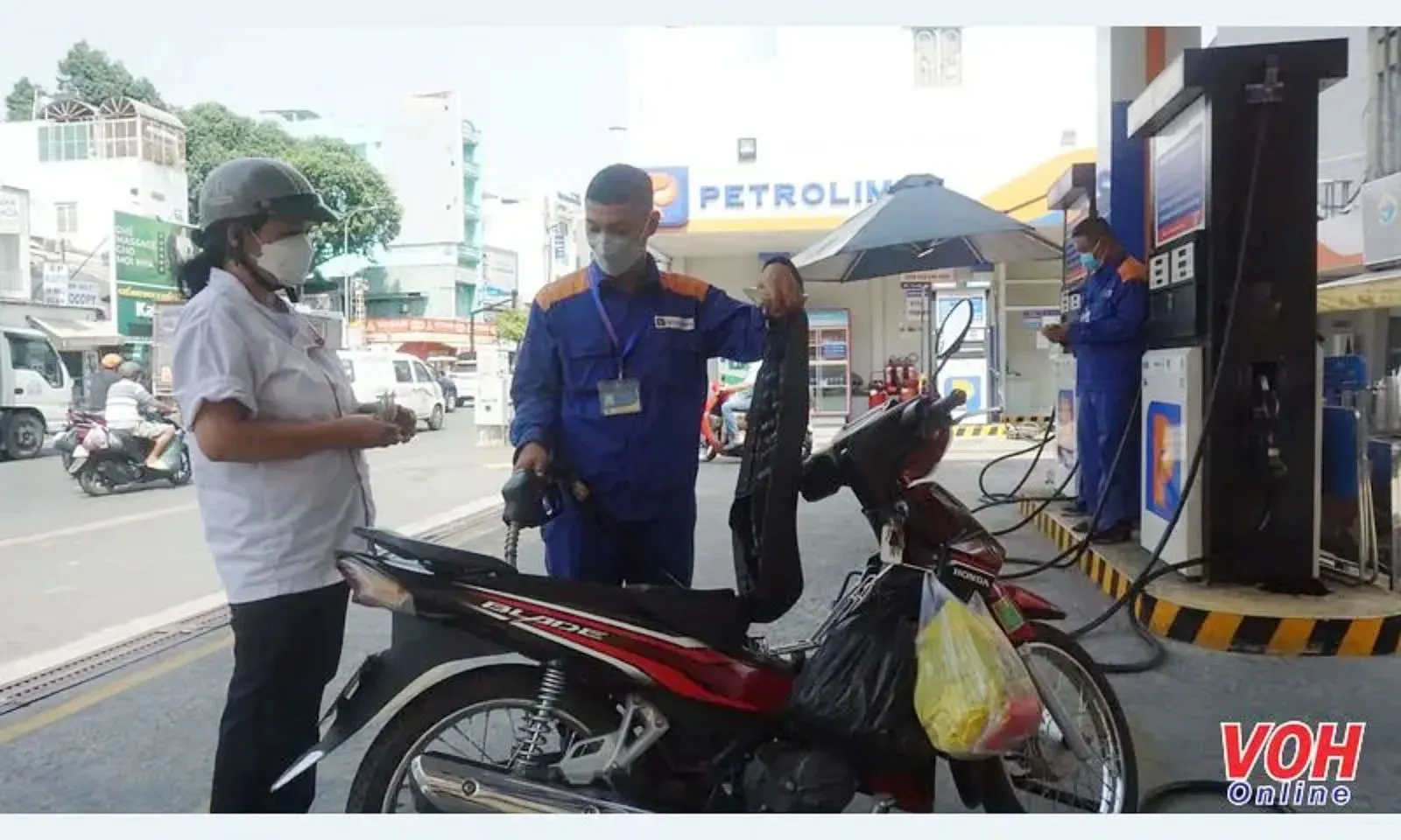 Giá dầu thế giới tiếp tục giảm, trong nước xăng tăng – dầu giảm