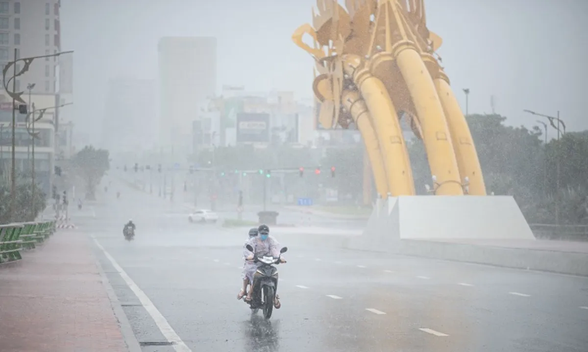 Ảnh hưởng “Thần gió”, Đà Nẵng đón mưa lũ lớn