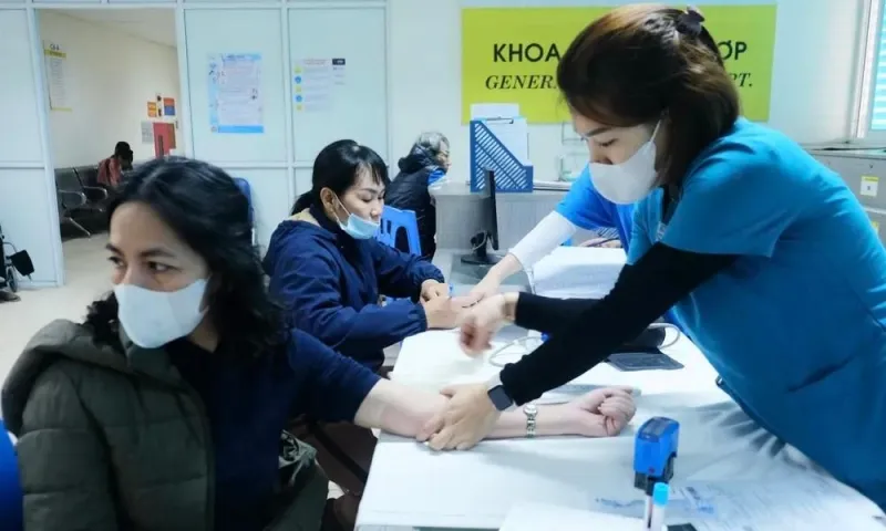 Đề xuất tăng gần 3 lần phụ cấp cho nhân viên y tế 