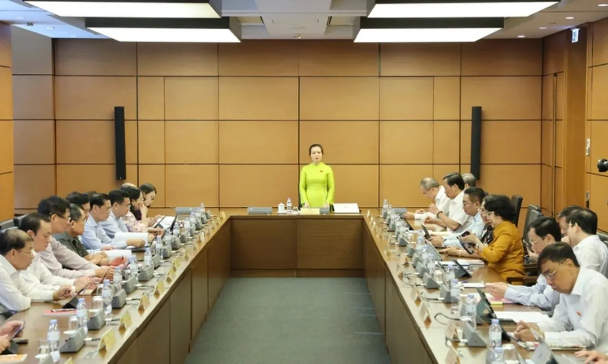 ĐBQH: Khó giữ chân cán bộ khi làm việc gấp 2-3 lần mà chế độ như cũ 