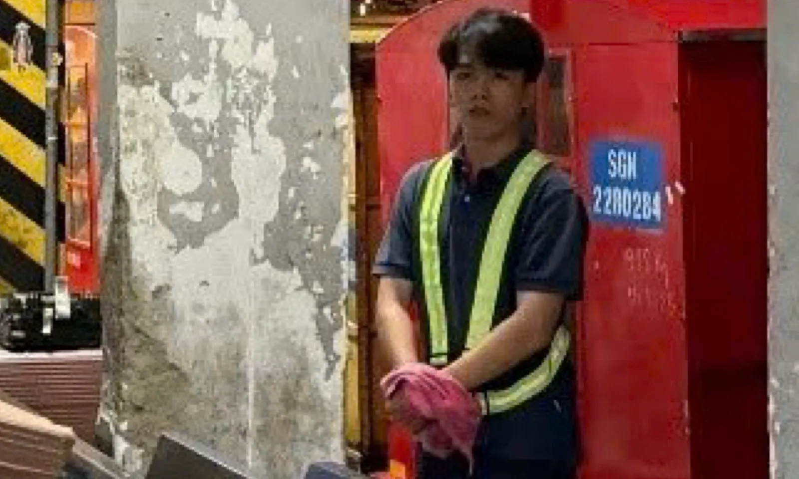 Bắt nhân viên sân bay trộm 50 triệu đồng trong hành lý ký gửi của hành khách