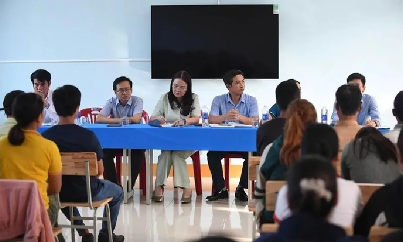 Gia hạn đình chỉ Phó Hiệu trưởng vụ 40 học sinh nghi ngộ độc thực phẩm