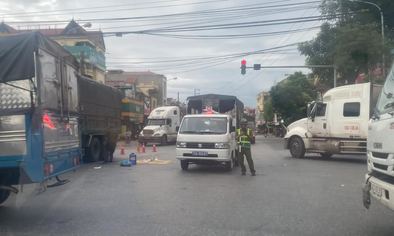 Hai anh em thương vong trong vụ tai nạn tại ngã tư ở Hải Phòng