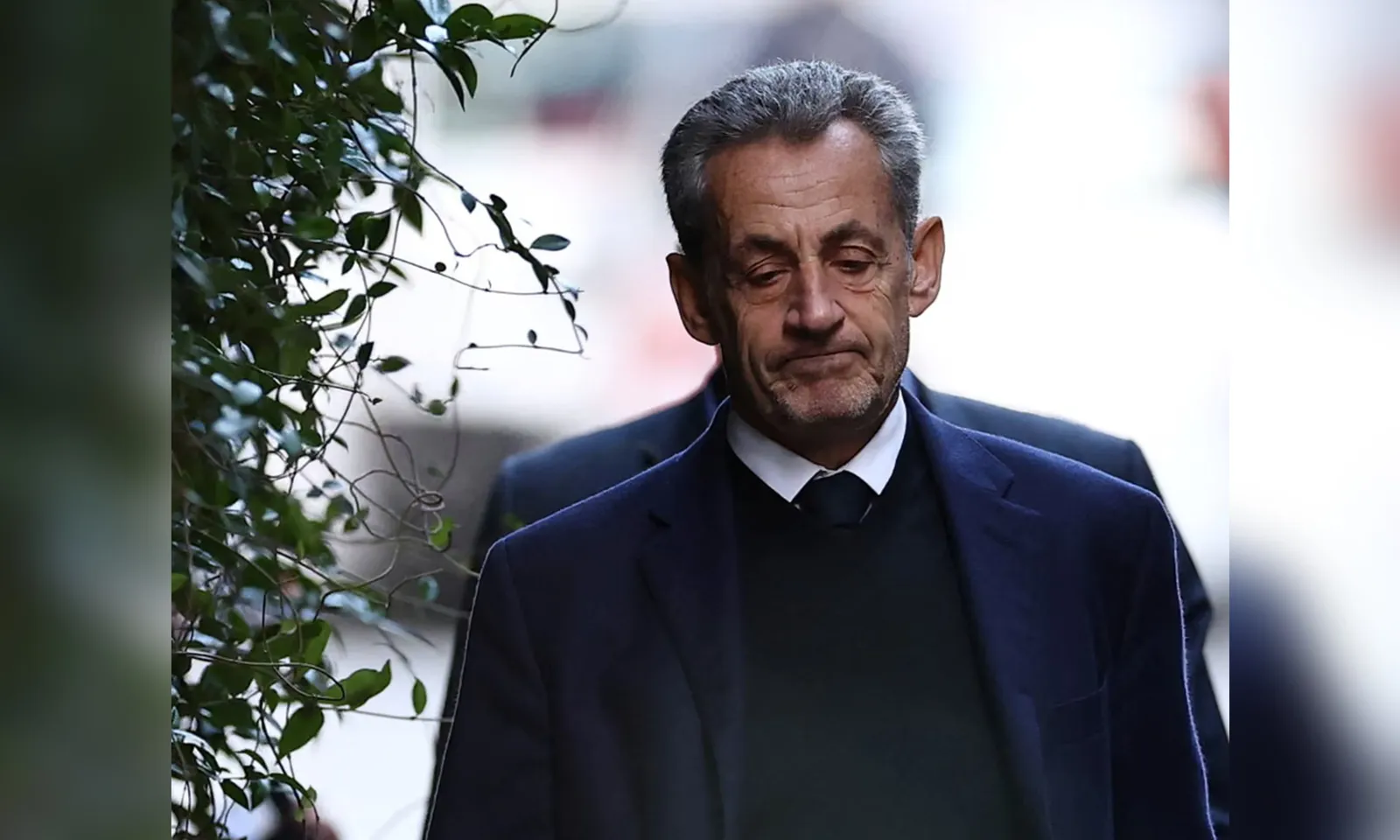 Cựu tổng thống Pháp Nicolas Sarkozy được cảnh sát bảo vệ riêng khi ở trong tù