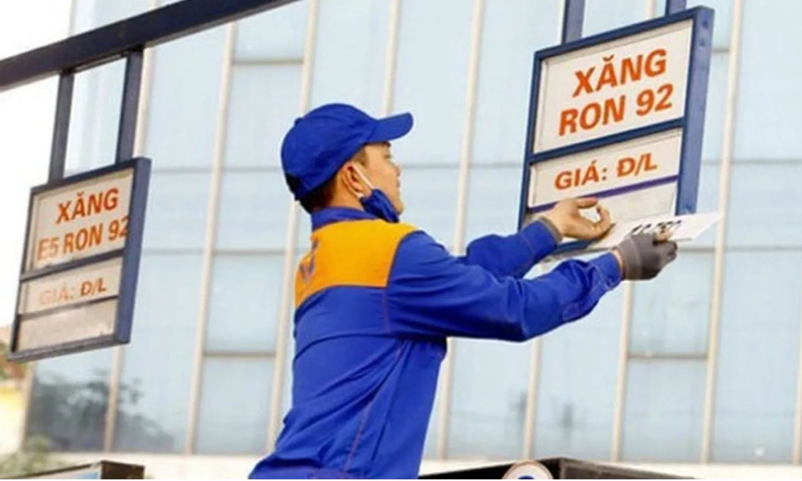 Giá xăng, dầu đồng loạt giảm nhẹ