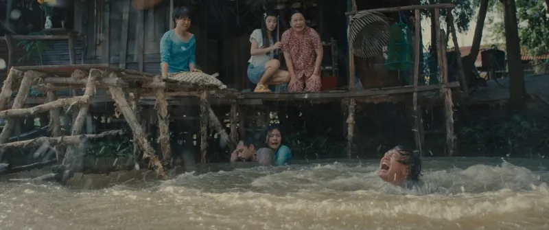 review-nha-ma-xo-khi-drama-gia-dinh-va-cham-voi-the-luc-tam-linh 20251023-150934-10