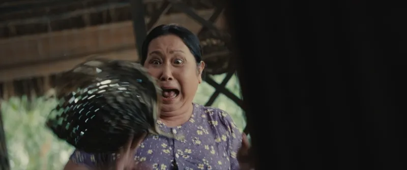 review-nha-ma-xo-khi-drama-gia-dinh-va-cham-voi-the-luc-tam-linh 20251023-150940-03
