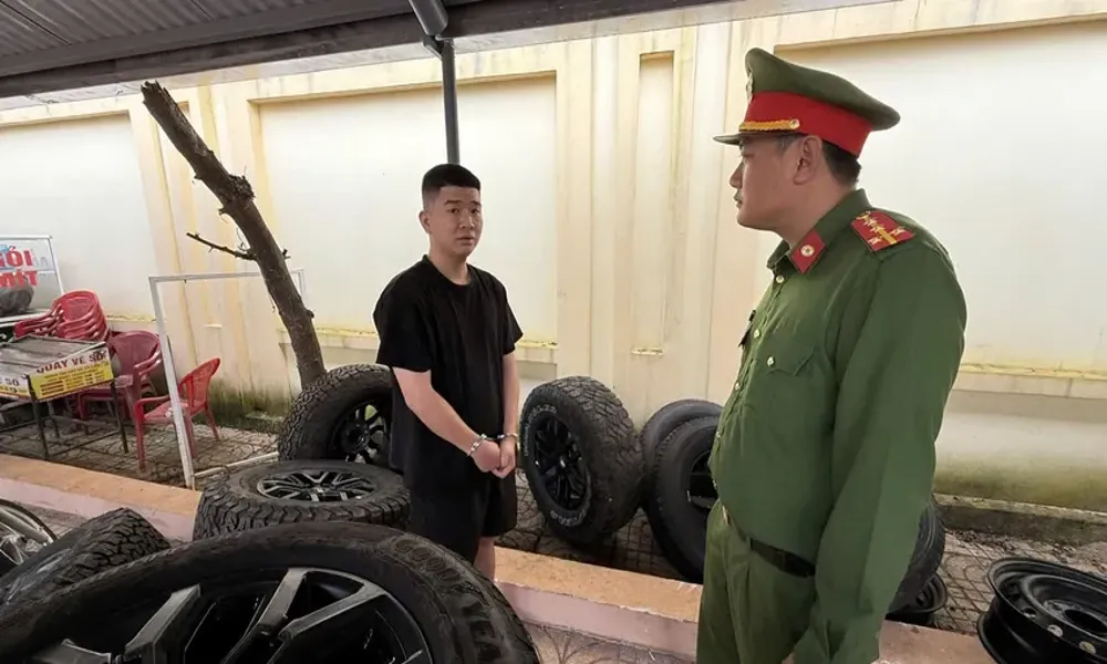 Bắt thanh niên lái xe bán tải chuyên trộm bánh ô tô ở nhiều tỉnh