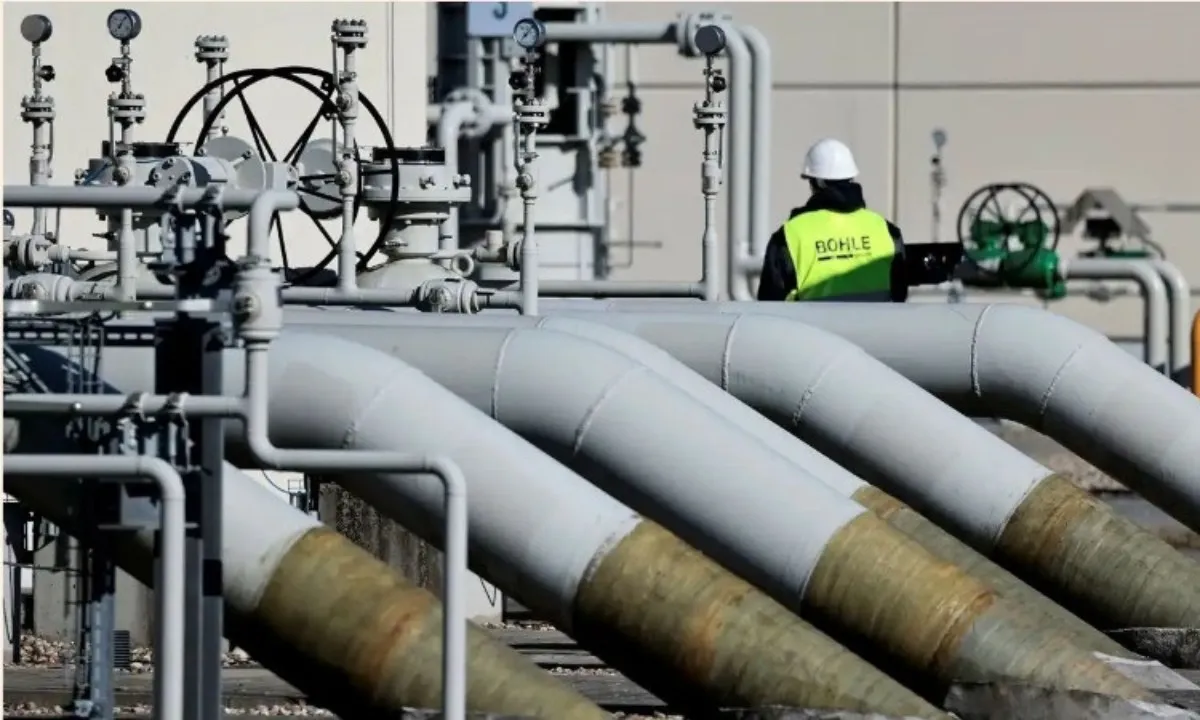 Giá dầu tăng vọt vì lệnh trừng phạt mới với Rosneft, Lukoil