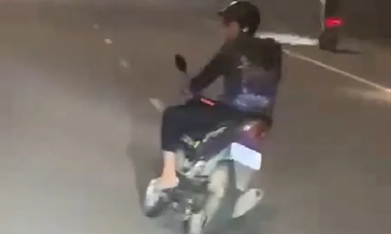 TPHCM: Nam thanh niên chạy xe máy lạng lách, đánh võng bị phạt 9 triệu đồng