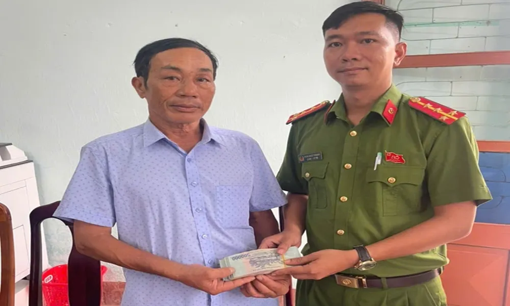 Báo công an mất trộm, người đàn ông tá hỏa nhận ra tiền vẫn trong nhà