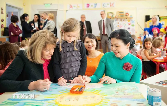 phu-nhan-tong-bi-thu-to-lam-tham-truong-mam-non-so-2-zvanche-7