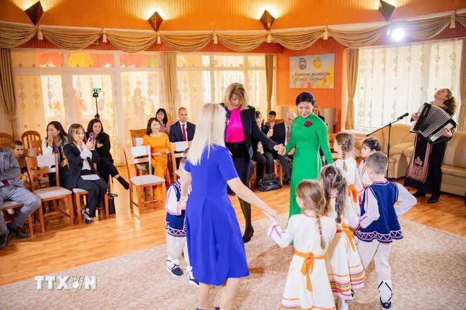 phu-nhan-tong-bi-thu-to-lam-tham-truong-mam-non-so-2-zvanche-8