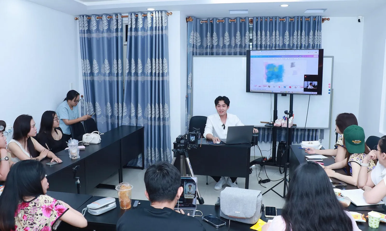 Một cú rẽ ngang tạo nên nghề của kỷ nguyên số