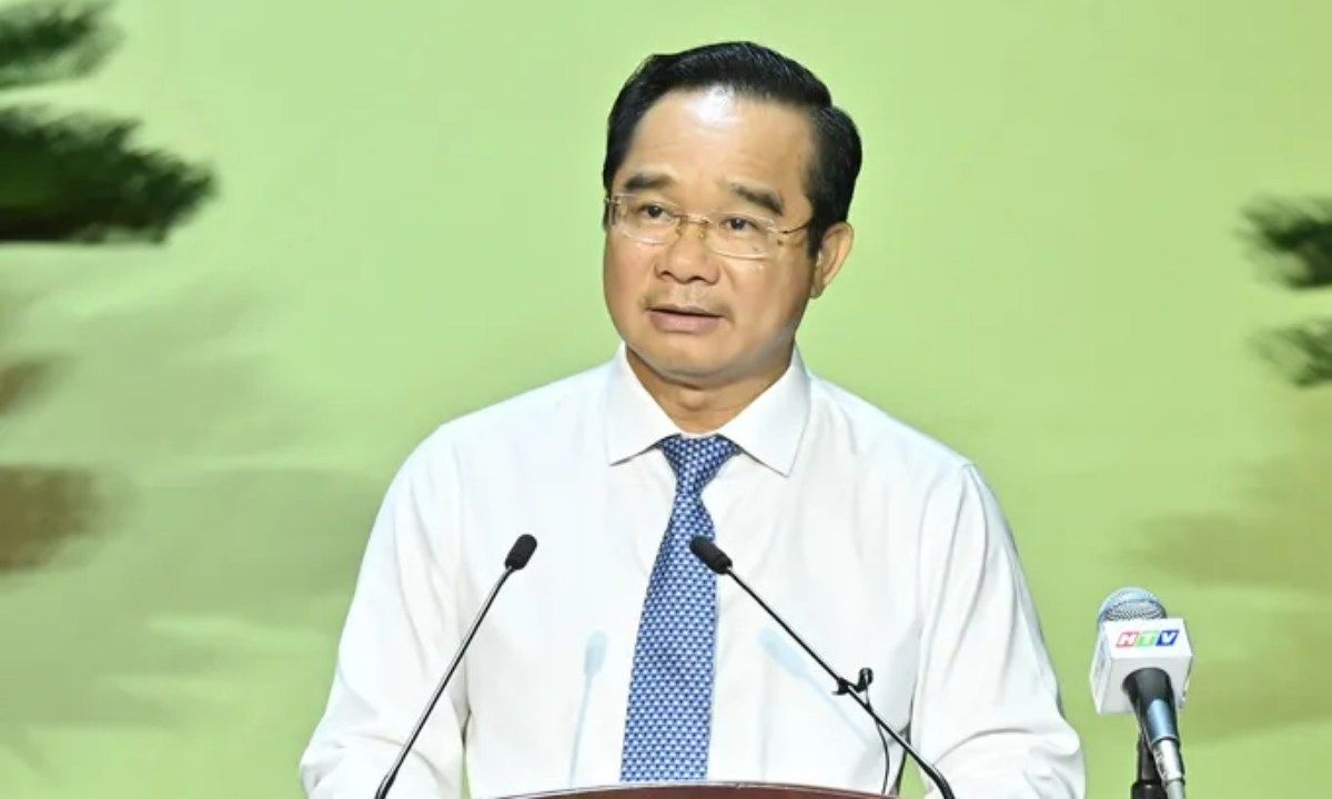 Chủ tịch TPHCM: Thi đua xây dựng thành phố tiên phong hết lòng vì nhân dân