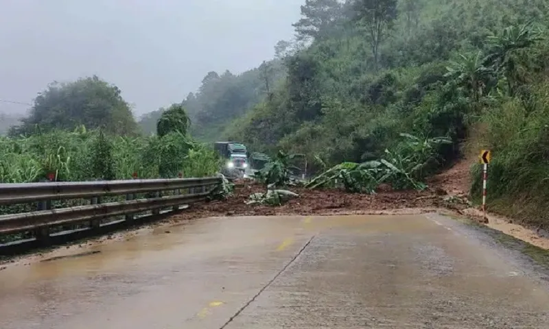 đèo lò xo sạt lở