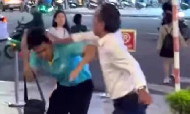 Khánh Hòa: Công an vào cuộc vụ người đàn ông đánh tài xế taxi sau va chạm giao thông 