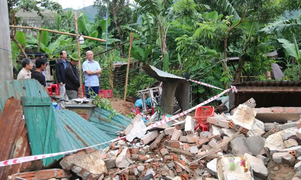 Điều tra vụ sập tường khiến hai cha con tử vong ở Đắk Lắk
