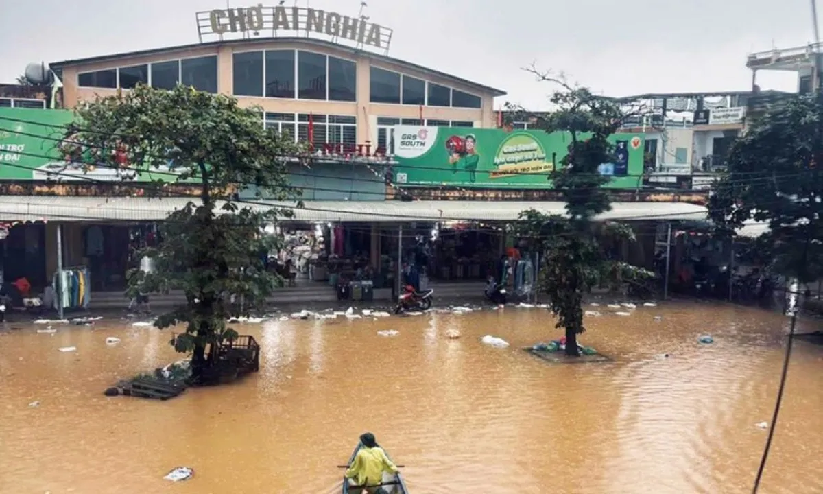 Lũ lên nhanh ở Huế - Đà Nẵng: Sông Bồ có nguy cơ vượt mốc lịch sử