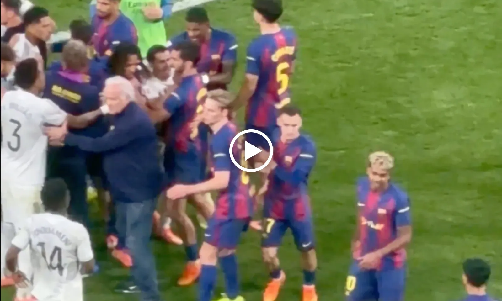 VIDEO: Vinicius lao đến đòi xử Yamal trong hỗn chiến El Clasico