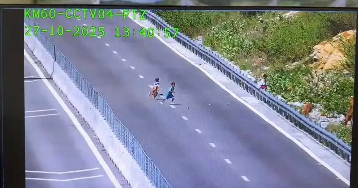 5712014458144297845518232723506909870772965n-17616480763621770328117