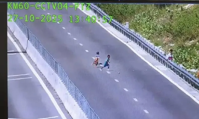 3 thiếu niên ném đá vào xe trên cao tốc Cam Lâm – Vĩnh Hảo bị công an nhắc nhở