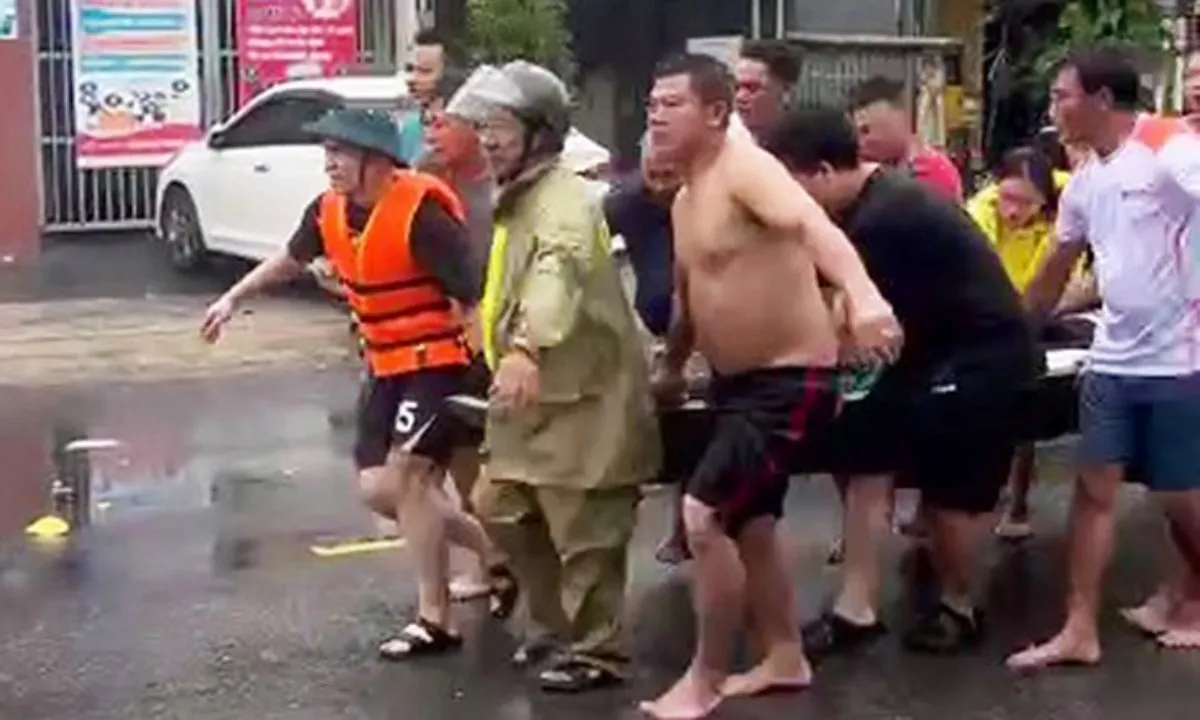 8-nguoi-bi-ngat-khi-le-trung-2025-10-28-2-1761644737806507273144