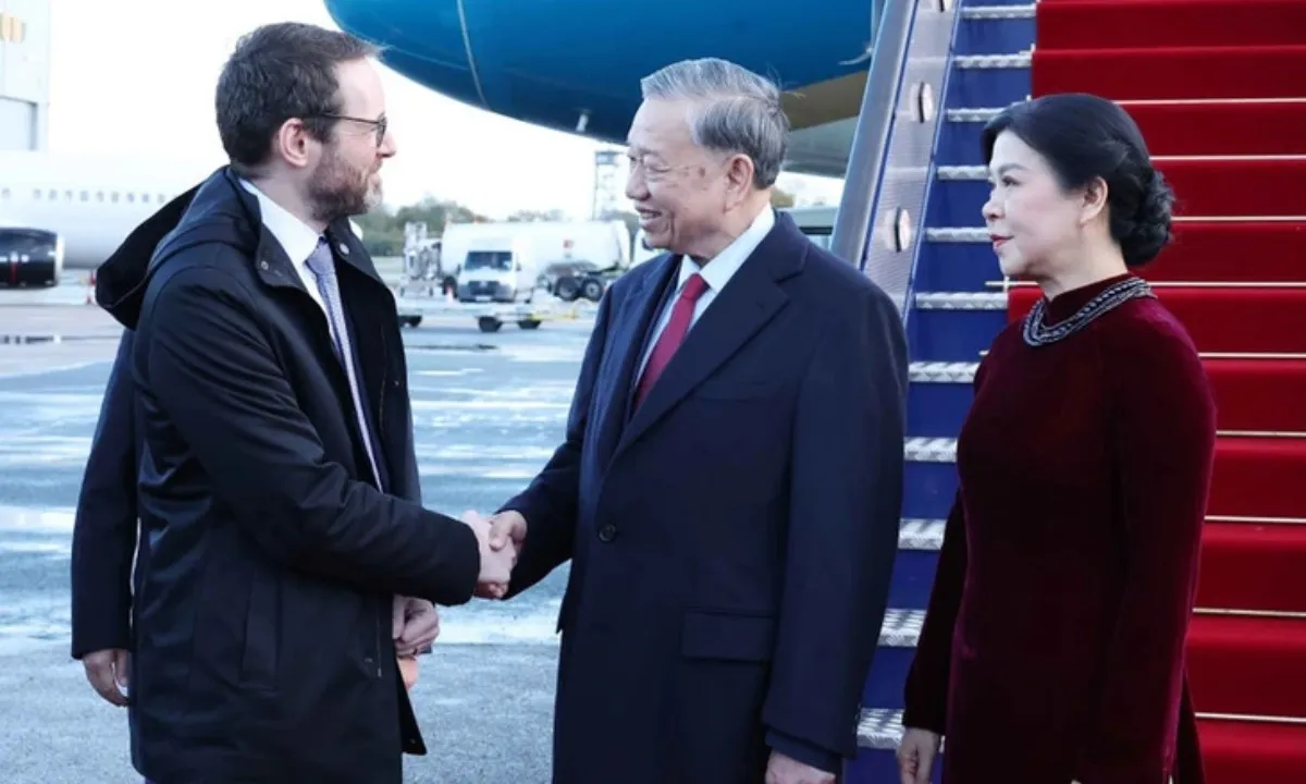 Tổng Bí thư bắt đầu thăm chính thức Vương quốc Anh