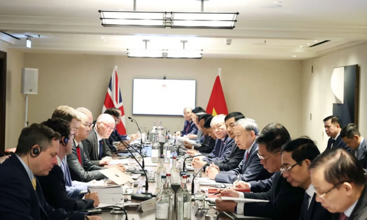 tong-bi-thu-to-lam-du-toa-dam-voi-cac-chuyen-gia-cong-nghe-cua-anh-va-the-gioi-ve-ai-va-chip-ban-dan-2810-1