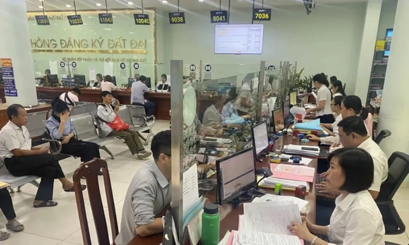 TPHCM đề xuất phương án thu lệ phí cấp sổ hồng 