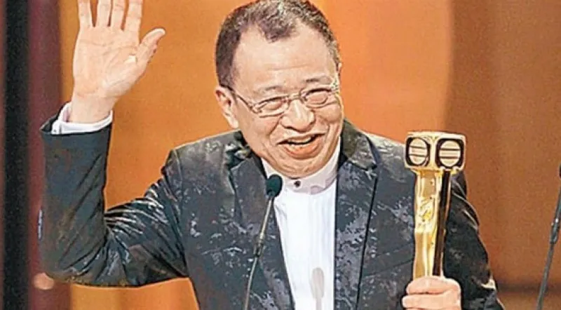 voh-nam-phu-tvb-gao-coi-hua-thieu-hung-qua-doi-1