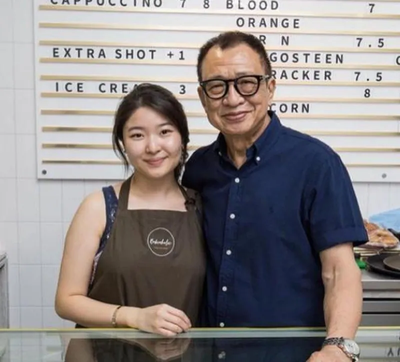 voh-nam-phu-tvb-gao-coi-hua-thieu-hung-qua-doi-2