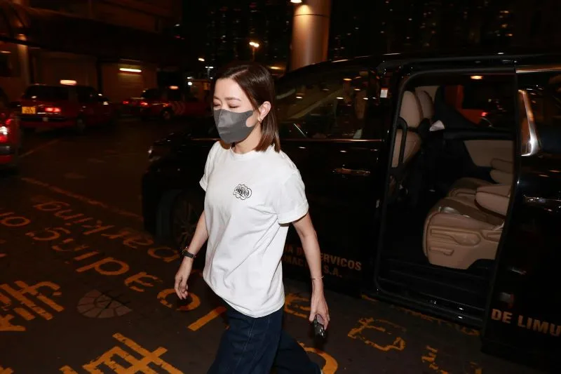 voh-nam-phu-tvb-gao-coi-hua-thieu-hung-qua-doi-4