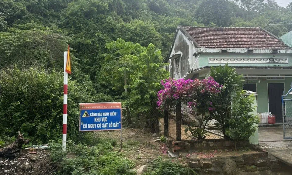 Gia Lai: Mưa lớn, sơ tán khẩn cấp hàng chục hộ dân tránh nguy cơ sạt lở