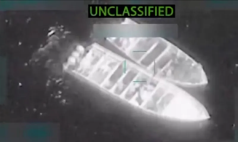 Hình ảnh hai con tàu trước khi bị lực lượng Mỹ tấn công ở vùng biển phía đông Thái Bình Dương - Ảnh CNN