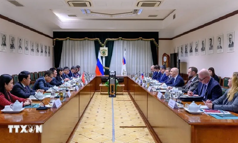 Phó Thủ tướng Hồ Đức Phớc thăm Nga, thúc đẩy hợp tác về thị trường tài sản mã hóa