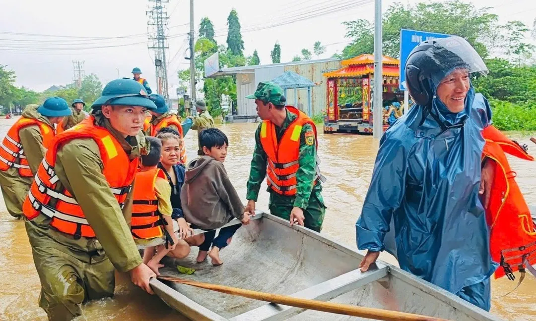 Bộ Tổng Tham mưu chỉ đạo sẵn sàng máy bay thực hiện nhiệm vụ cứu nạn vùng mưa lũ miền Trung