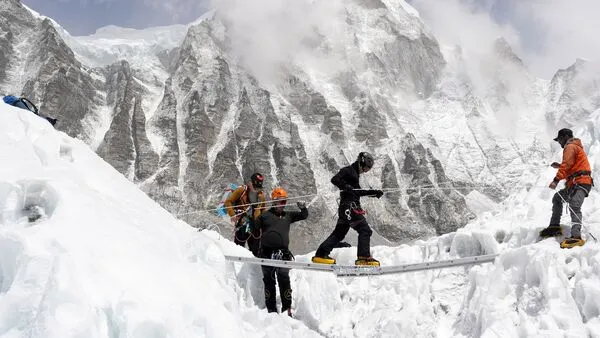 NEPAL-PROTESTS-TOURISM-0_1759689649970_1759689660907