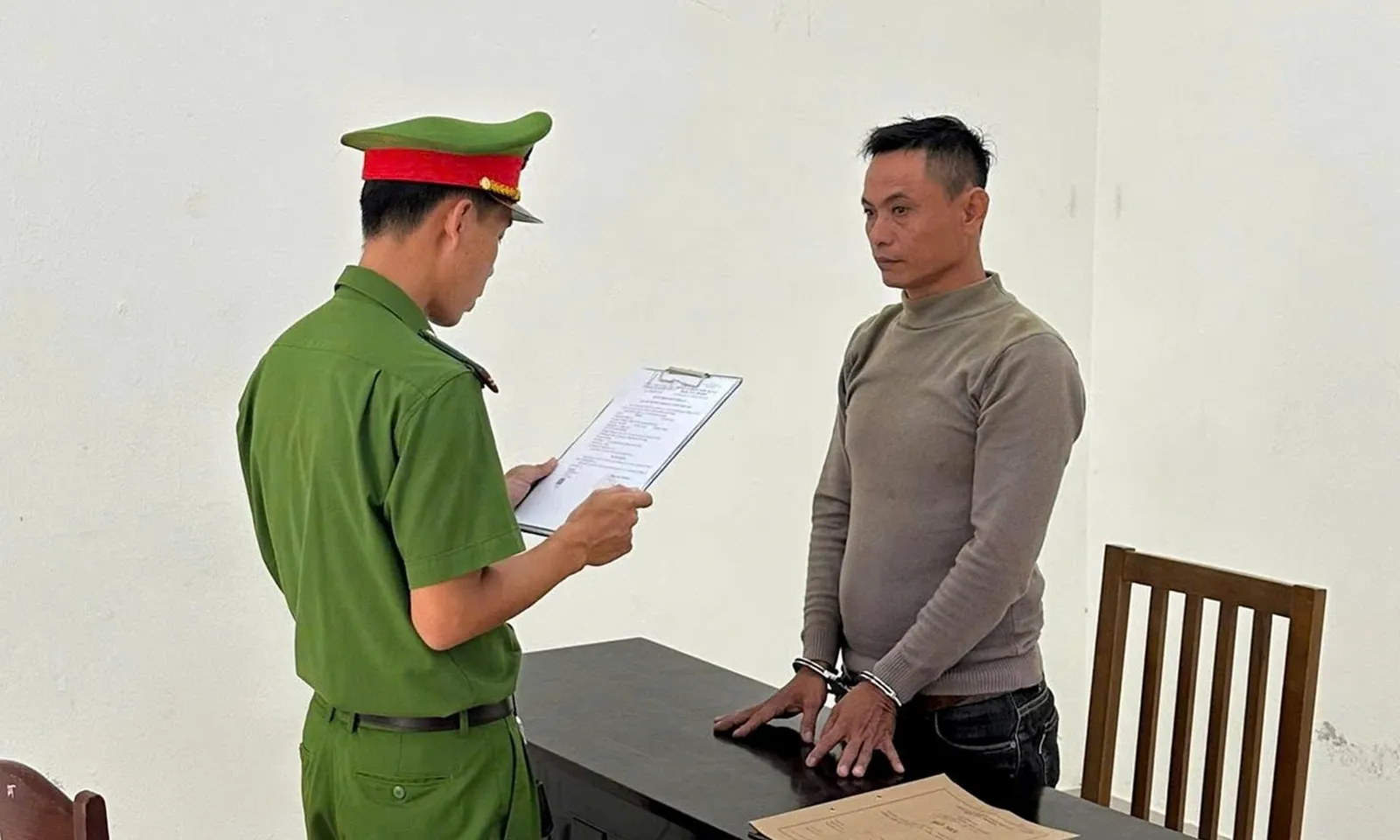 Tạm giam đối tượng dùng hình ảnh nhạy cảm để tống tiền người yêu cũ