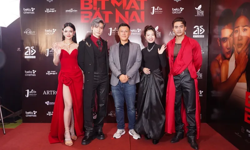 TỪ TRÁI SANG_ THÁI TRÀ MY, DŨNG BINO, ĐẠO DIỄN HOÀNG THƠ, BÍCH NGỌC, LƯƠNG GIA HUY