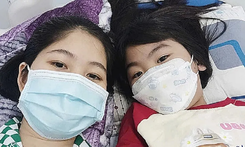 Bé gái 11 tuổi được mẹ ruột cho thận