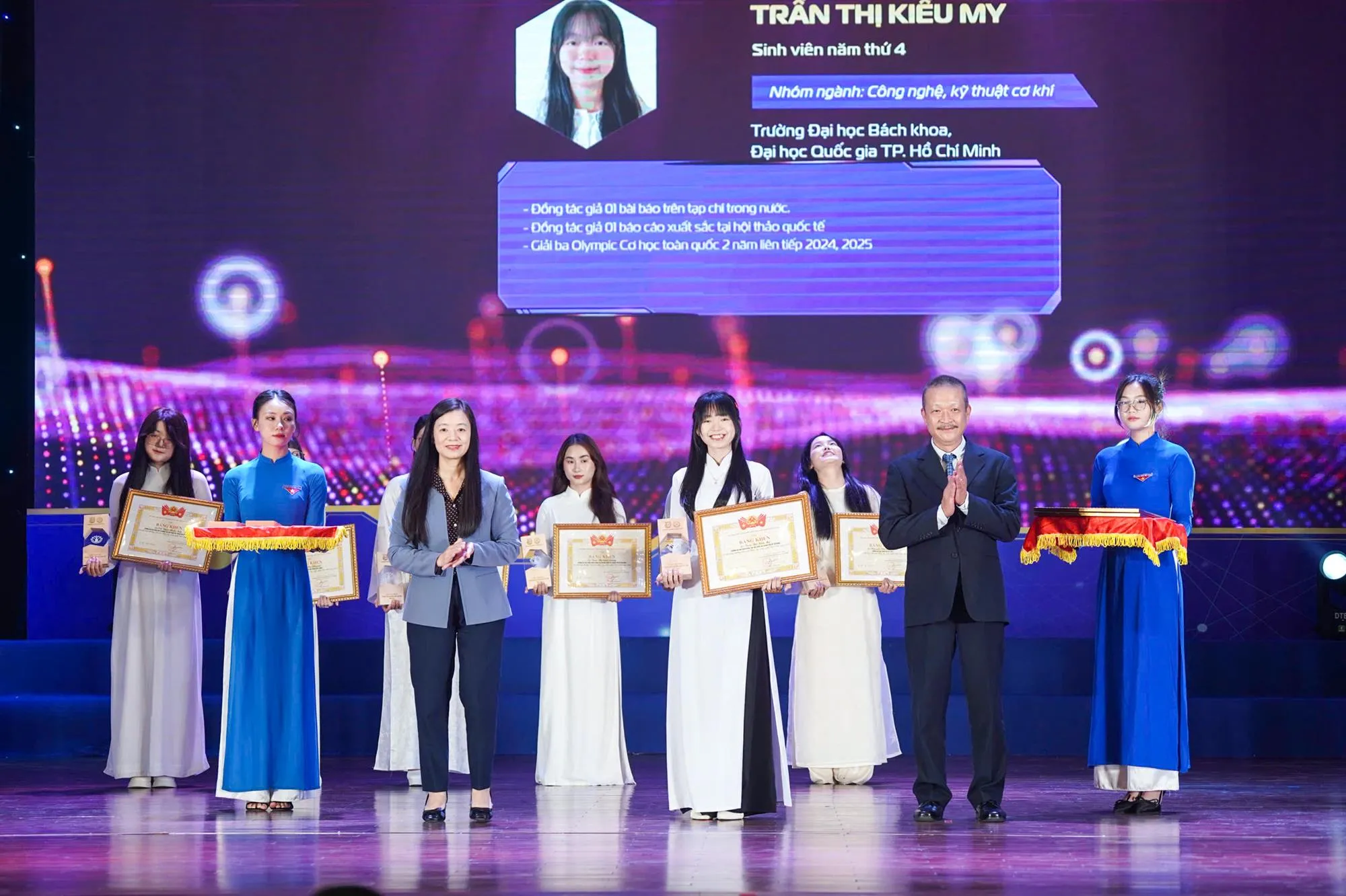 z7168782333091_5d25920a567ecf3dbebd368948d25491