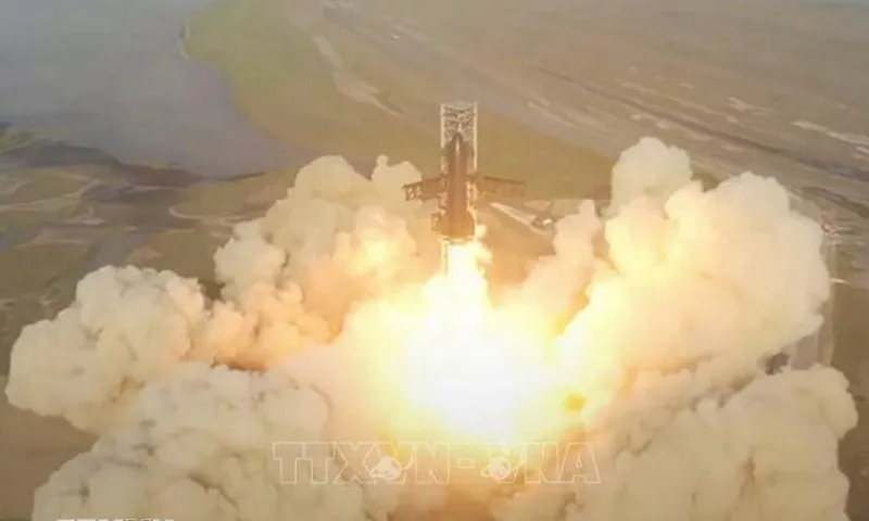 SpaceX nộp kế hoạch rút gọn đưa người trở lại Mặt Trăng