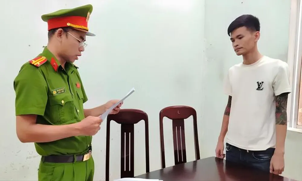 Thanh niên xăm trổ hành hung phụ nữ mang thai, tiếp tục đánh nhau khi đang tại ngoại