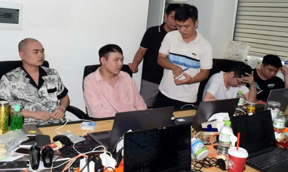 Bắt hơn 50 người Trung Quốc lập “trụ sở” lừa đảo tại Hà Nội và Đà Nẵng