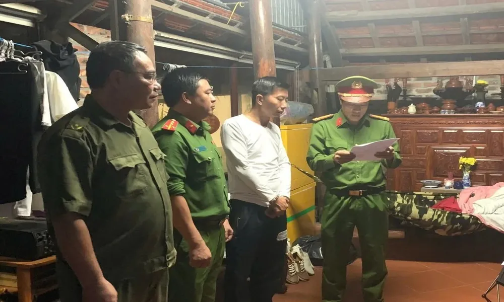 Tài xế say xỉn tát người, húc taxi liên hoàn ở Quảng Trị bị tạm giữ