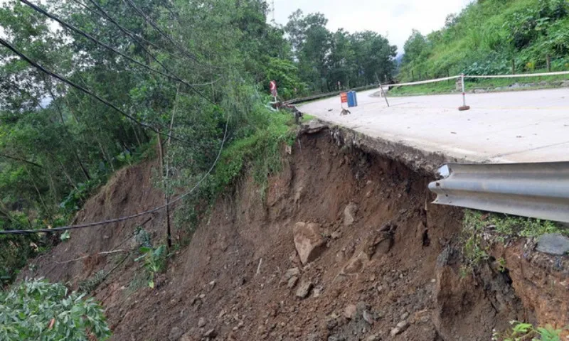 sat-lo-nui-nghiem-trong-duong-ho-chi-minh-11