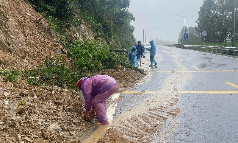 Khắc phục xong điểm sạt lở trên đèo An Khê