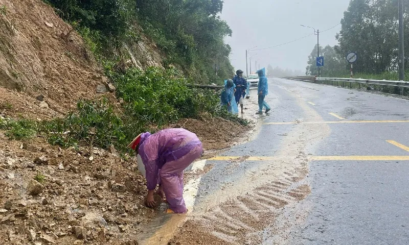 Khắc phục xong điểm sạt lở trên đèo An Khê