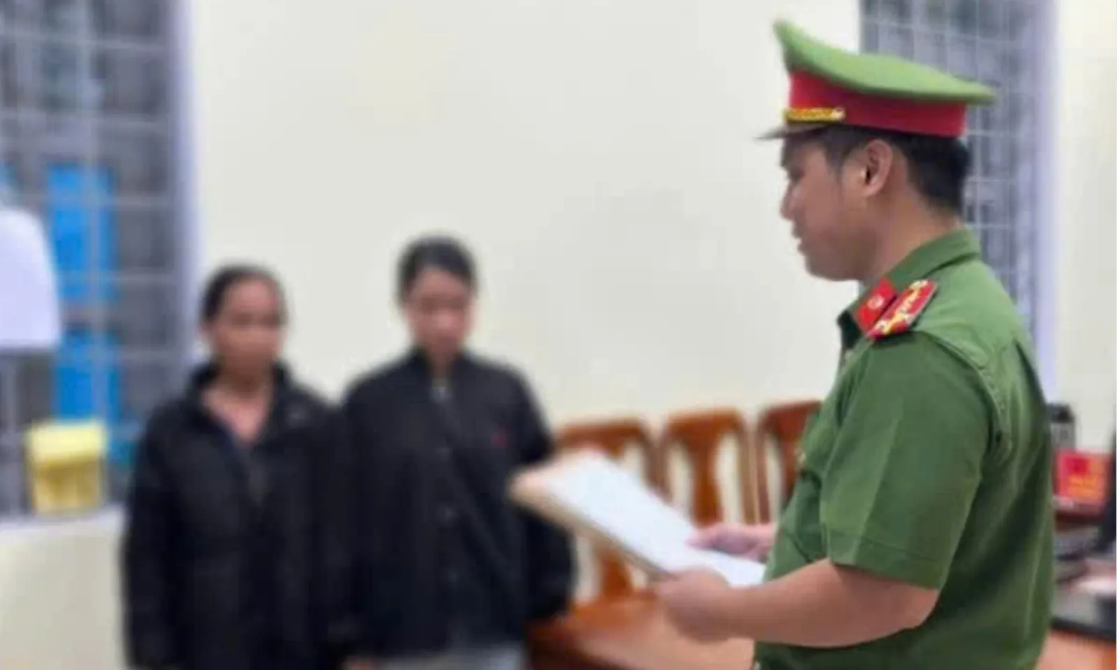 2 phụ nữ bị khởi tố vì cản trở xe vận chuyển thiết bị điện gió